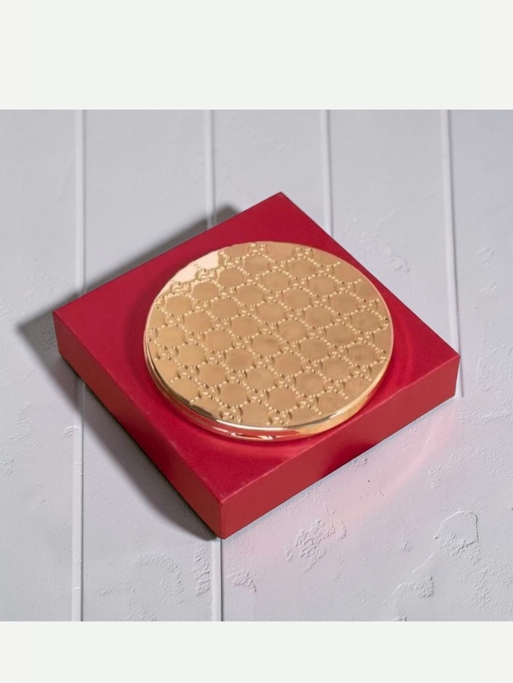 Gucci Gold Embossed Compact Mirror - Gold new in box - Picture 3 of 3